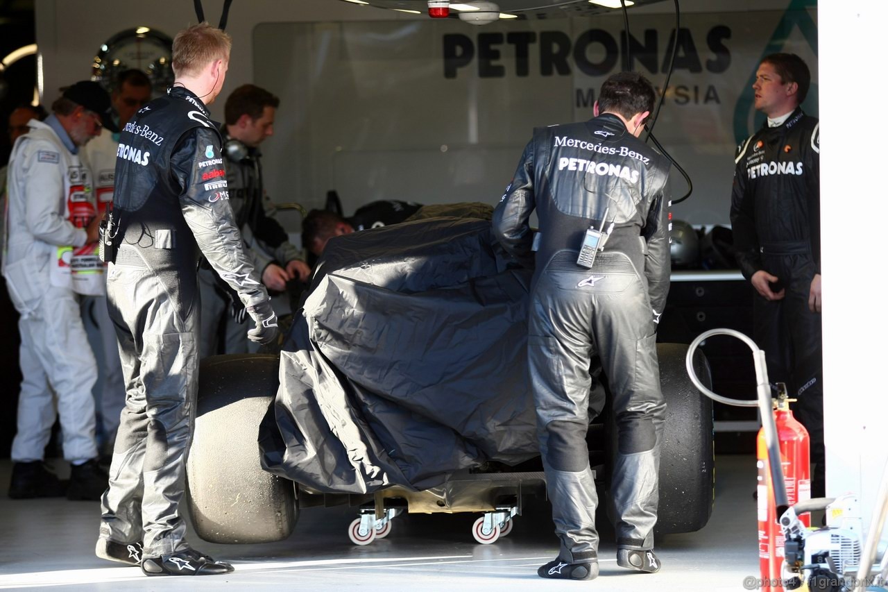 GP AUSTRALIA, 27.03.2011- Gara, Michael Schumacher (GER), Mercedes GP Petronas F1 Team, MGP W02 retires from the race 