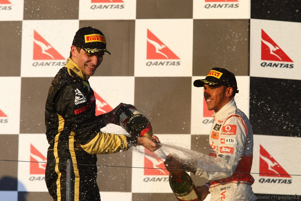 GP AUSTRALIA, 27.03.2011- Gara, Vitaly Petrov (RUS), Lotus Renault GP, R31 terzo e Lewis Hamilton (GBR), McLaren  Mercedes, MP4-26 secondo 