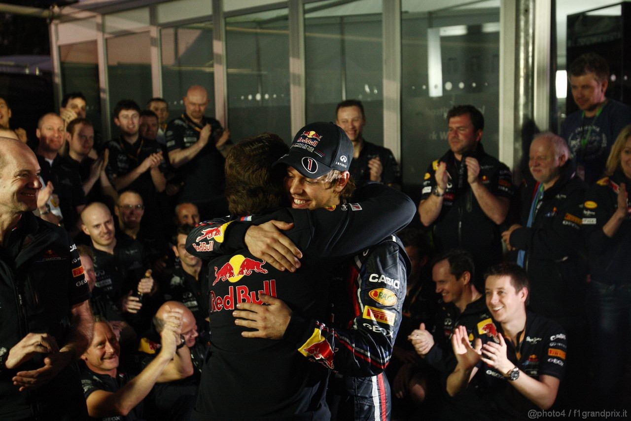 GP AUSTRALIA, 27.03.2011- Gara, Festeggiamenti, Sebastian Vettel (GER), Red Bull Racing, RB7 vincitore e Christian Horner (GBR), Red Bull Racing, Sporting Director 