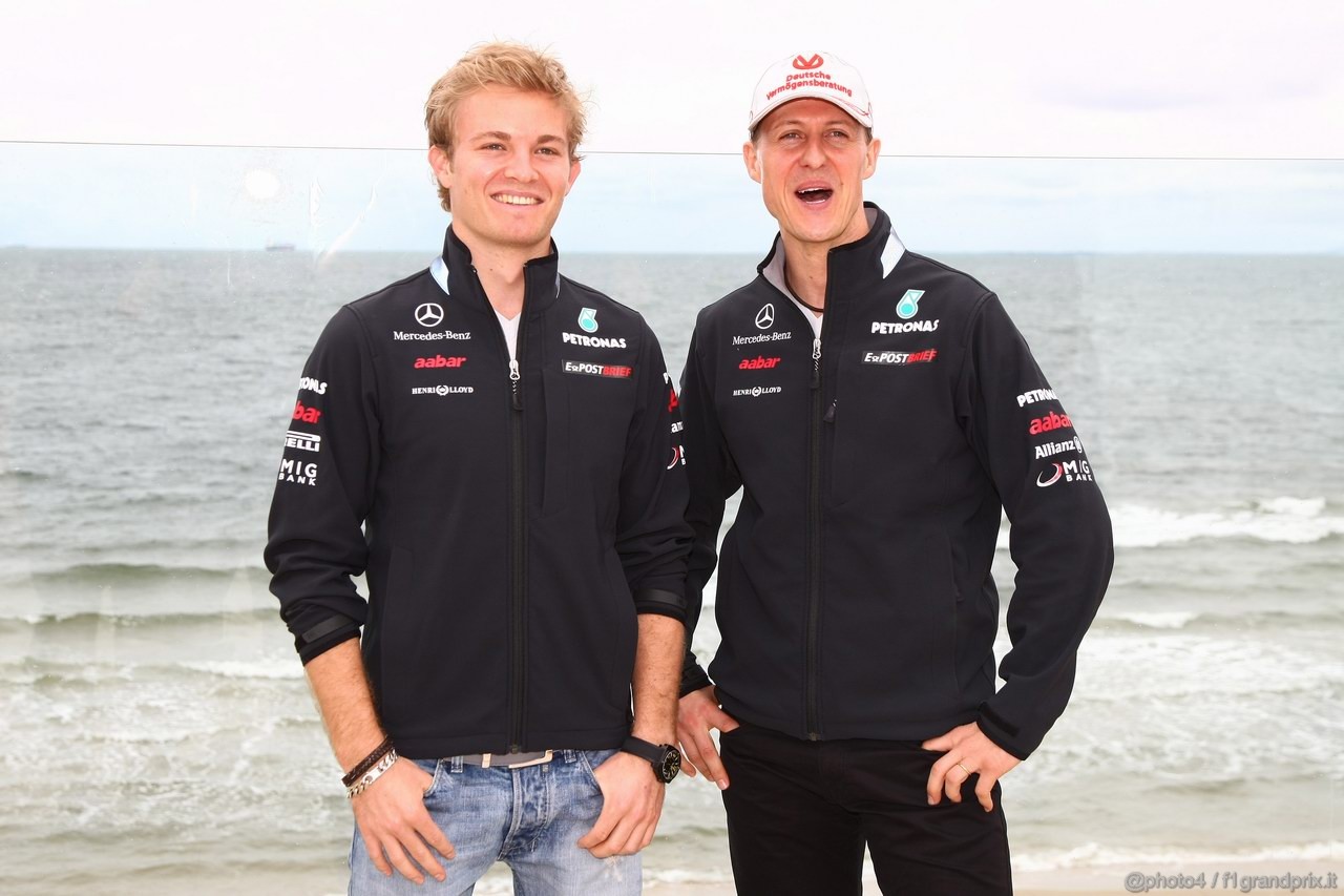 GP AUSTRALIA, 24.03.2011- Nico Rosberg (GER), Mercedes GP Petronas F1 Team, MGP W02 e Michael Schumacher (GER), Mercedes GP Petronas F1 Team, MGP W02 