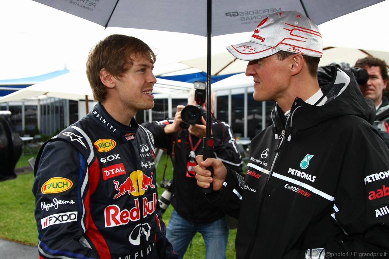 GP AUSTRALIA, 24.03.2011- Sebastian Vettel (GER), Red Bull Racing, RB7 e Michael Schumacher (GER), Mercedes GP Petronas F1 Team, MGP W02 
