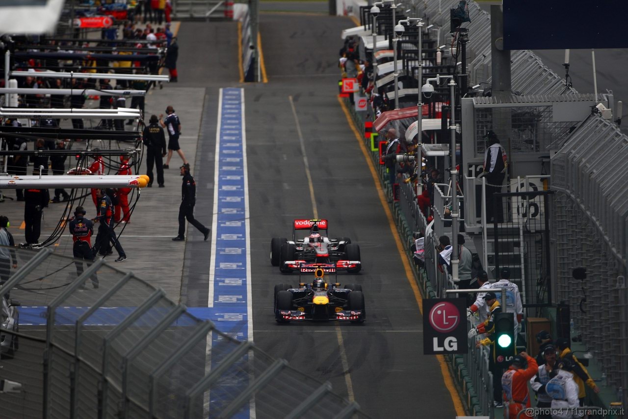 GP AUSTRALIA, 26.03.2011- Qualifiche, Sebastian Vettel (GER), Red Bull Racing, RB7 e Jenson Button (GBR), McLaren  Mercedes, MP4-26 