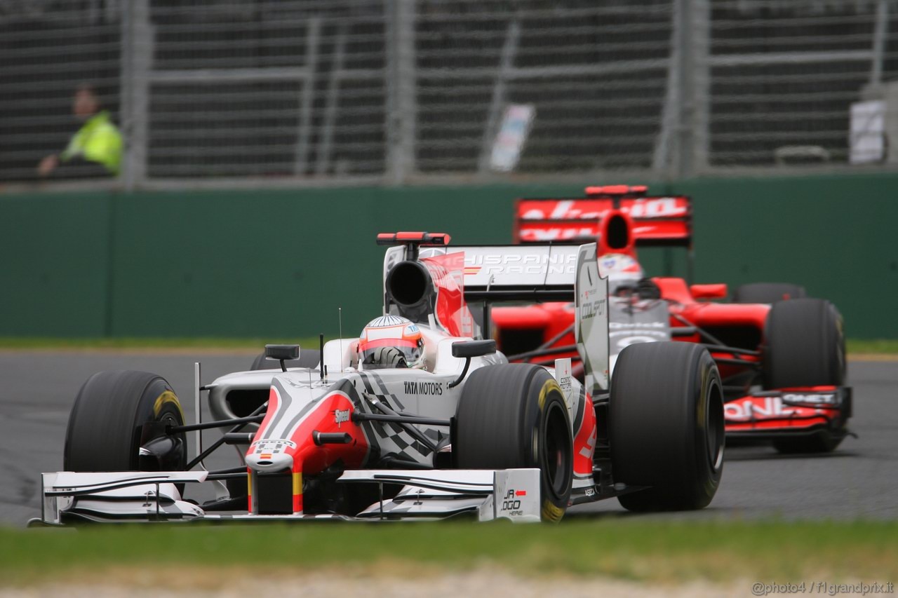 GP AUSTRALIA, 26.03.2011- Qualifiche, Narain Karthikeyan (IND), Hispania Racing F1 Team, HRT e Timo Glock (GER), Marussia Virgin Racing VR-02 