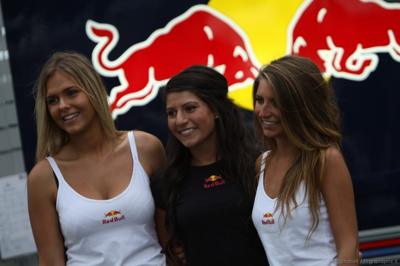 GP AUSTRALIA, 25.03.2011- Ragazzas in the paddock 