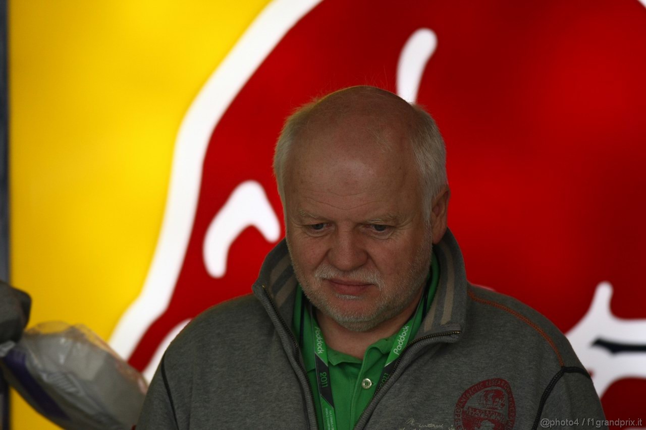 GP AUSTRALIA, 25.03.2011- Prove Libere 1, Venerdi', Norbert Vettel, Father of Sebastian Vettel (GER), Red Bull Racing, RB7 