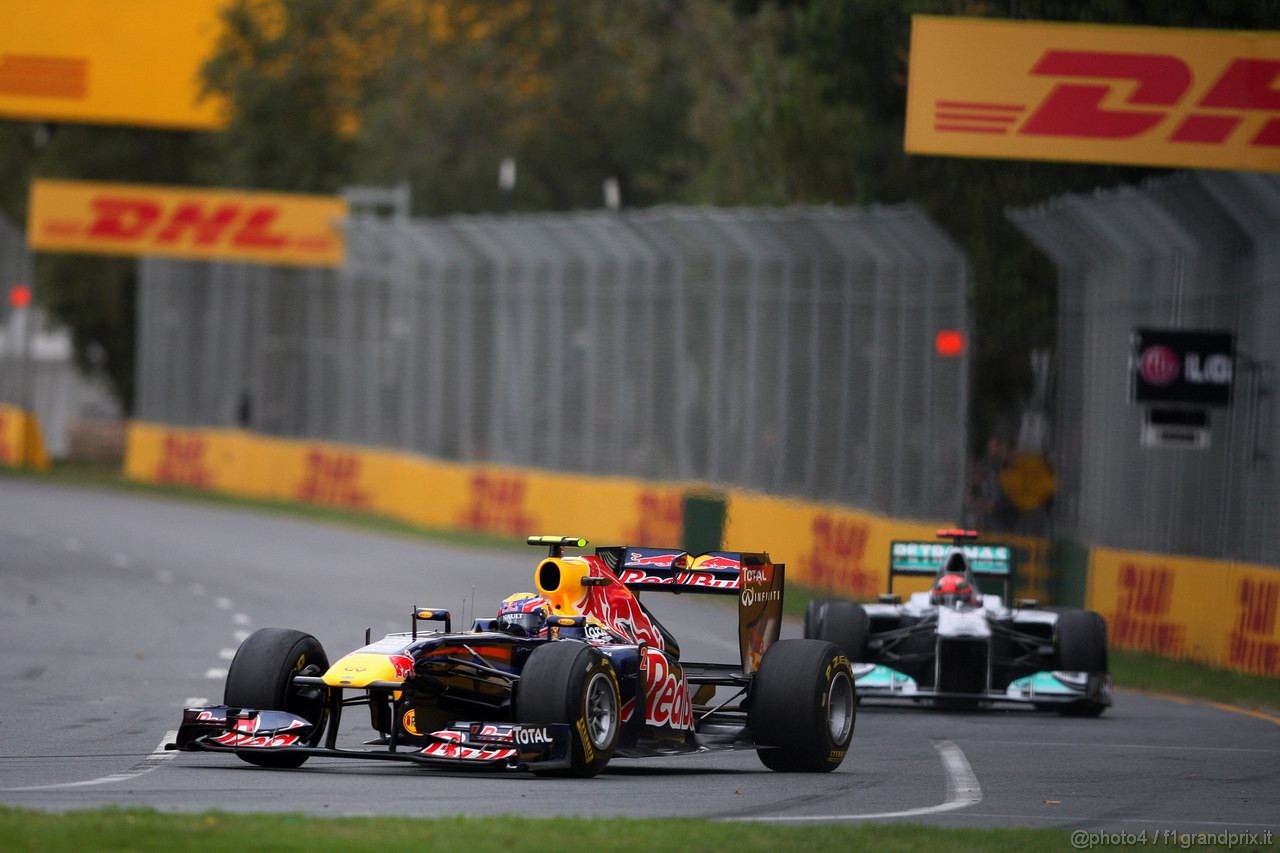 GP AUSTRALIA, 25.03.2011- Prove Libere 2, Venerdi', Mark Webber (AUS), Red Bull Racing, RB7 davanti a Michael Schumacher (GER), Mercedes GP Petronas F1 Team, MGP W02 