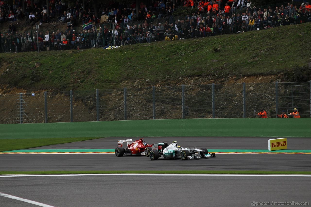 GP BELGIO, 28.08.2011- Gara, Nico Rosberg (GER), Mercedes GP Petronas F1 Team, MGP W02 overtakes Felipe Massa (BRA), Ferrari, F-150 Italia 