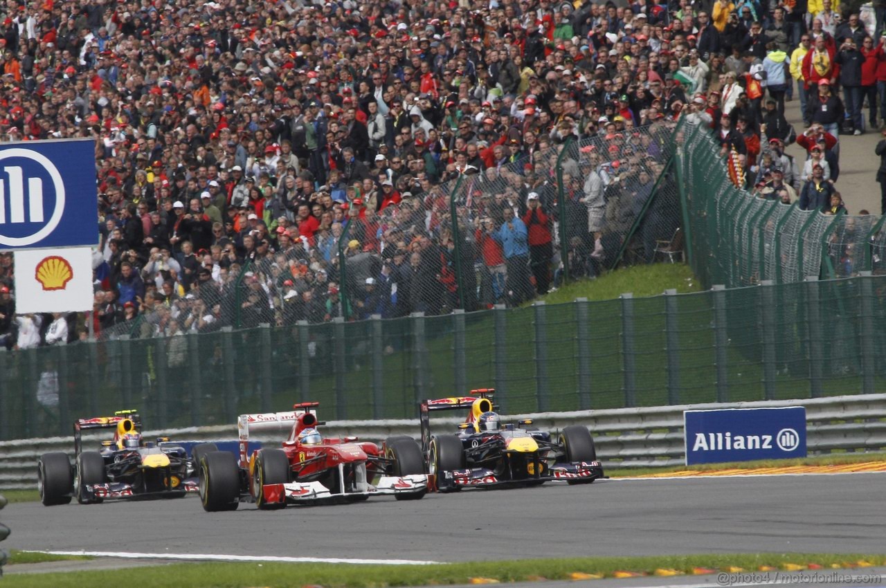 GP BELGIO, 28.08.2011- Gara, Fernando Alonso (ESP), Ferrari, F-150 Italia e Sebastian Vettel (GER), Red Bull Racing, RB7 