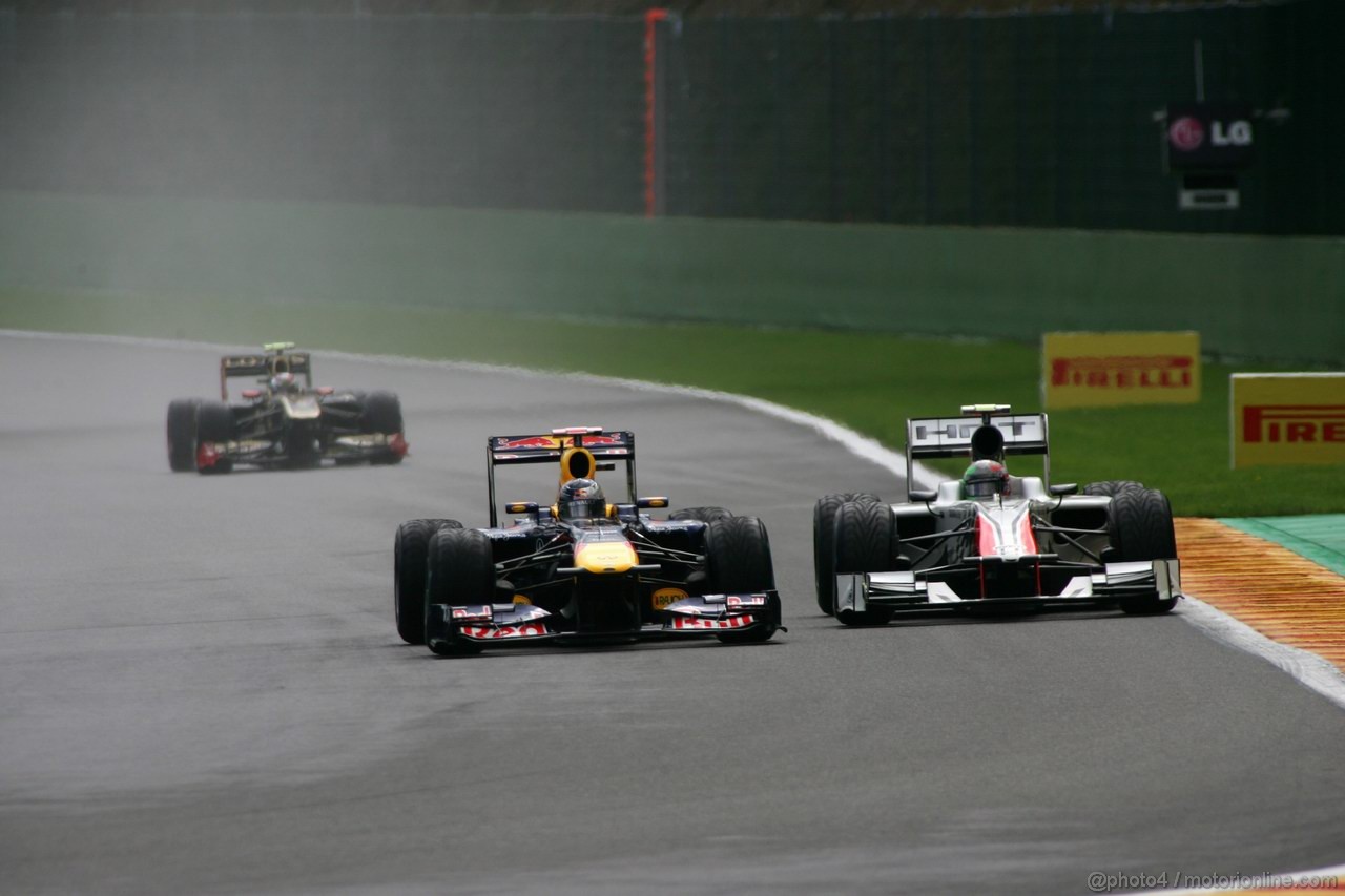 GP BELGIO, 27.08.2011- Qualifiche, Sebastian Vettel (GER), Red Bull Racing, RB7 e Vitantonio Liuzzi (ITA), HRT Formula One Team 