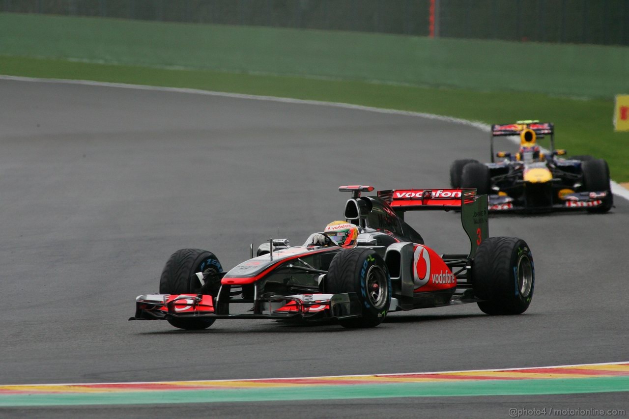 GP BELGIO, 27.08.2011- Qualifiche, Lewis Hamilton (GBR), McLaren  Mercedes, MP4-26 davanti a Mark Webber (AUS), Red Bull Racing, RB7 