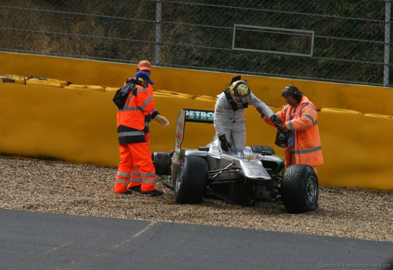 GP BELGIO, 27.08.2011- Qualifiche, Crash, Michael Schumacher (GER), Mercedes GP Petronas F1 Team, MGP W02 