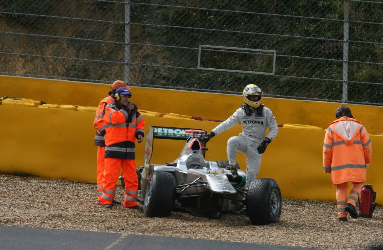 GP BELGIO, 27.08.2011- Qualifiche, Crash, Michael Schumacher (GER), Mercedes GP Petronas F1 Team, MGP W02 