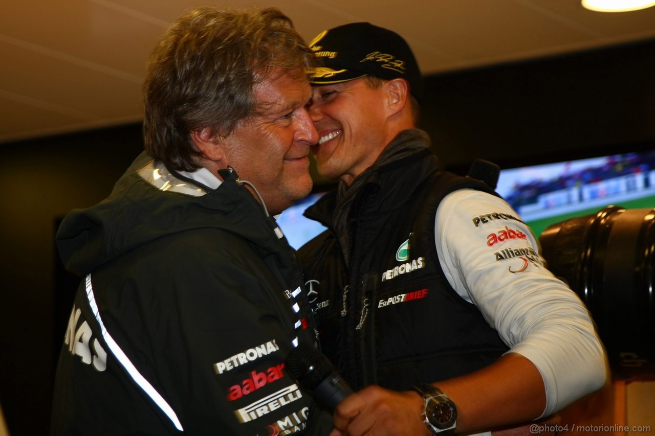 GP BELGIO, 27.08.2011- Michael Schumacher (GER), Mercedes GP Petronas F1 Team celebrates his first F1 drive at Spa 20 years ago with Norbert Haug (GER), Motorsport chief  
