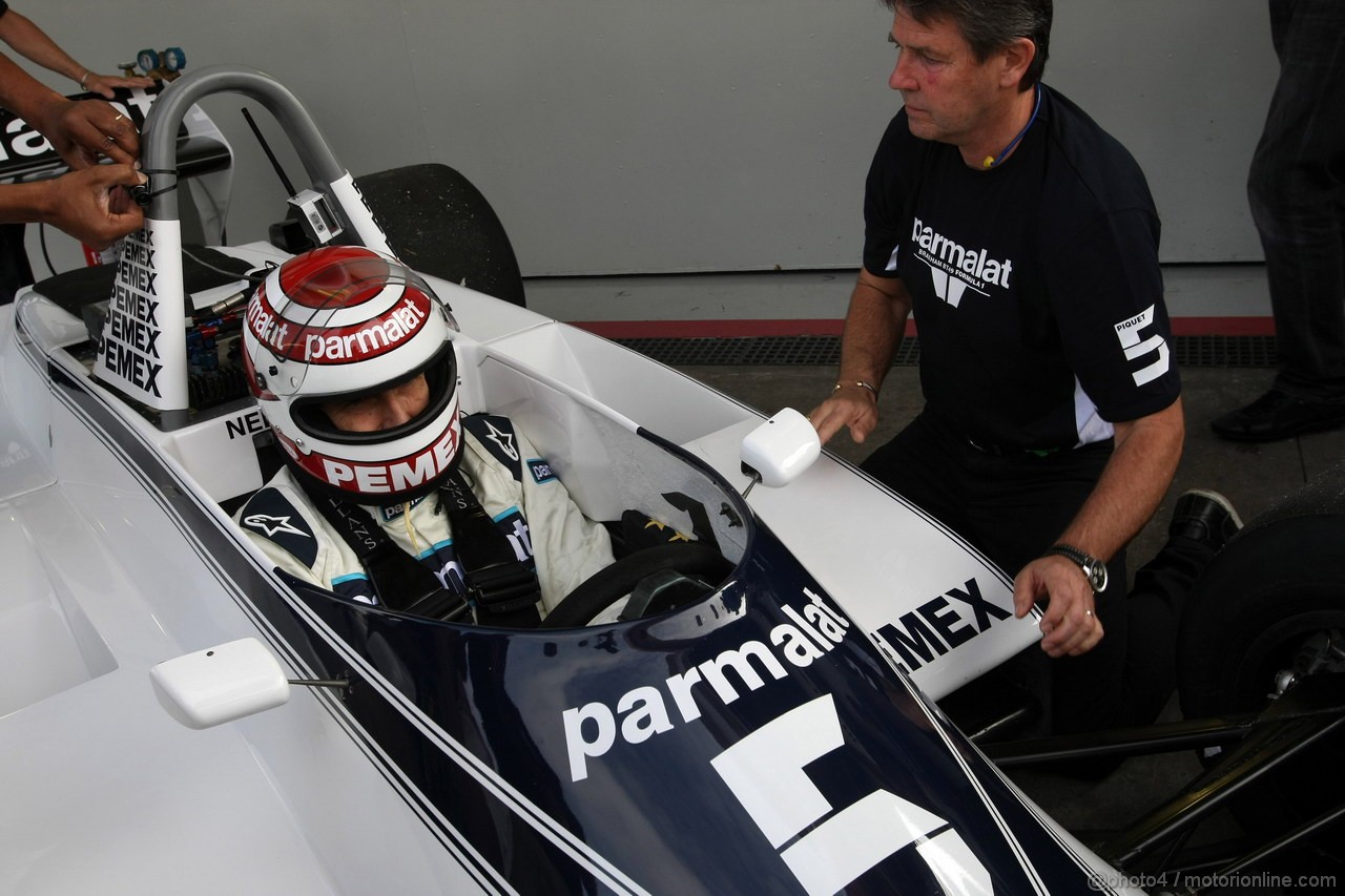 GP BRASILE, 27.11.2011- Nelson Piquet (BRA) with his 1981 championship winning Brabham BT49C