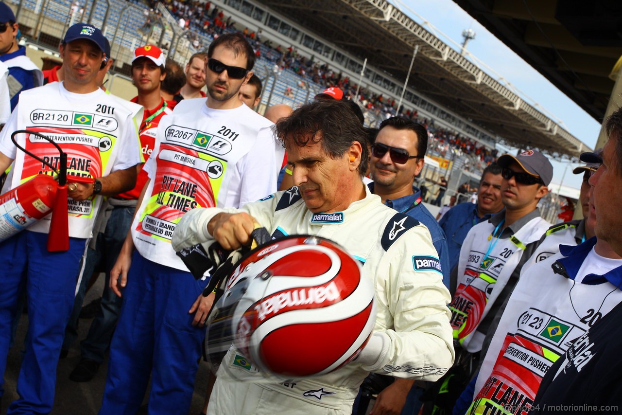 GP BRASILE, 27.11.2011- Nelson Piquet (BRA) with his 1981 championship winning Brabham BT49C
