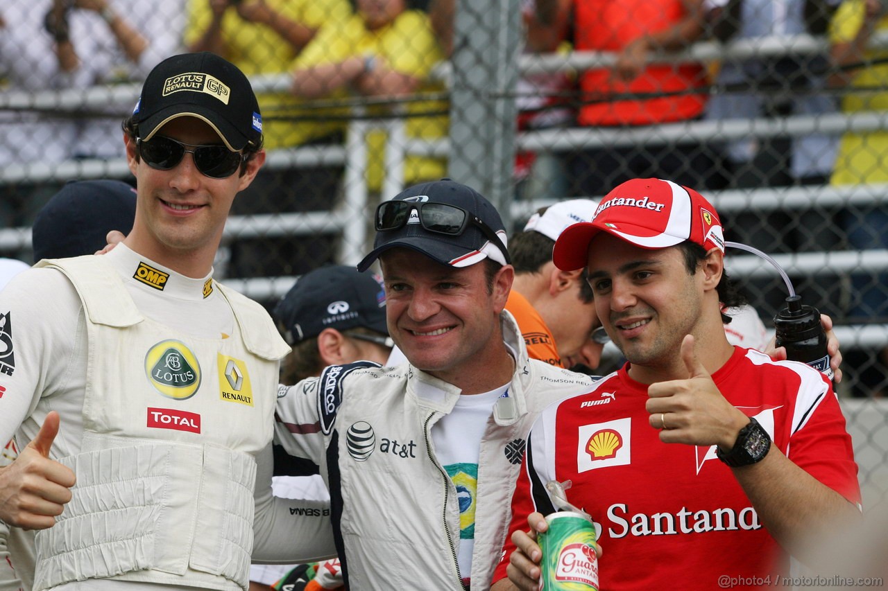 GP BRASILE, 27.11.2011- Bruno Senna (BRA), Lotus Renault GP R31, Rubens Barrichello (BRA), Williams FW33 e Felipe Massa (BRA), Ferrari, F-150 Italia at drivers parade  