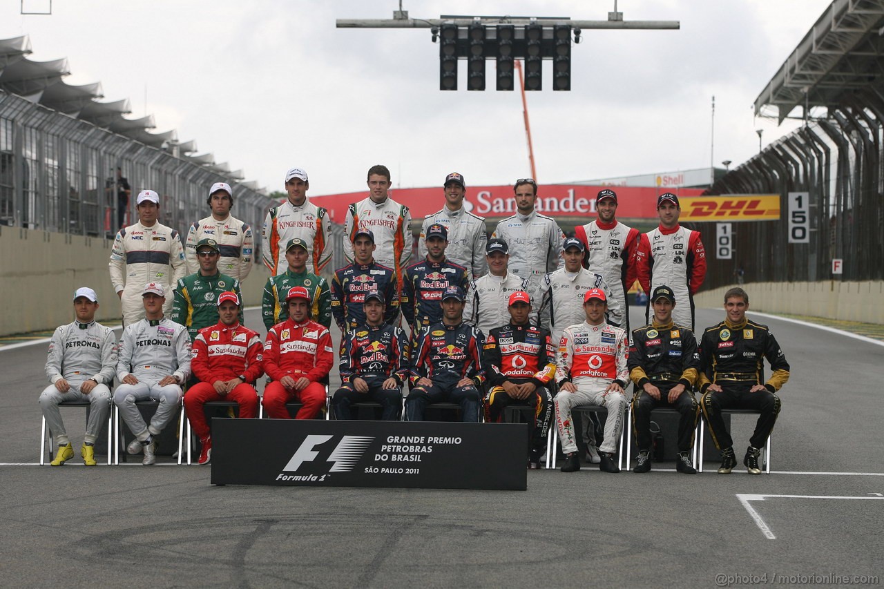 GP BRASILE, 27.11.2011- Drivers group picture 