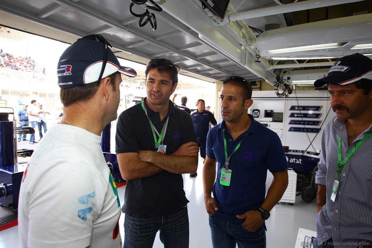 GP BRASILE, 27.11.2011- Rubens Barrichello (BRA), Williams FW33 with Christina Fittipaldi e Tony Kanaan