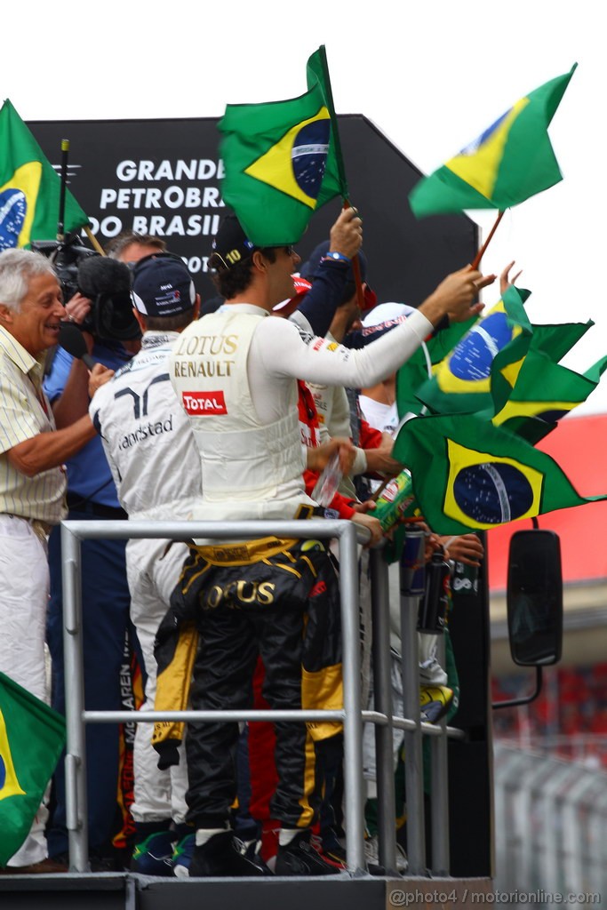GP BRASILE, 27.11.2011- Bruno Senna (BRA), Lotus Renault GP R31 at drivers parade  