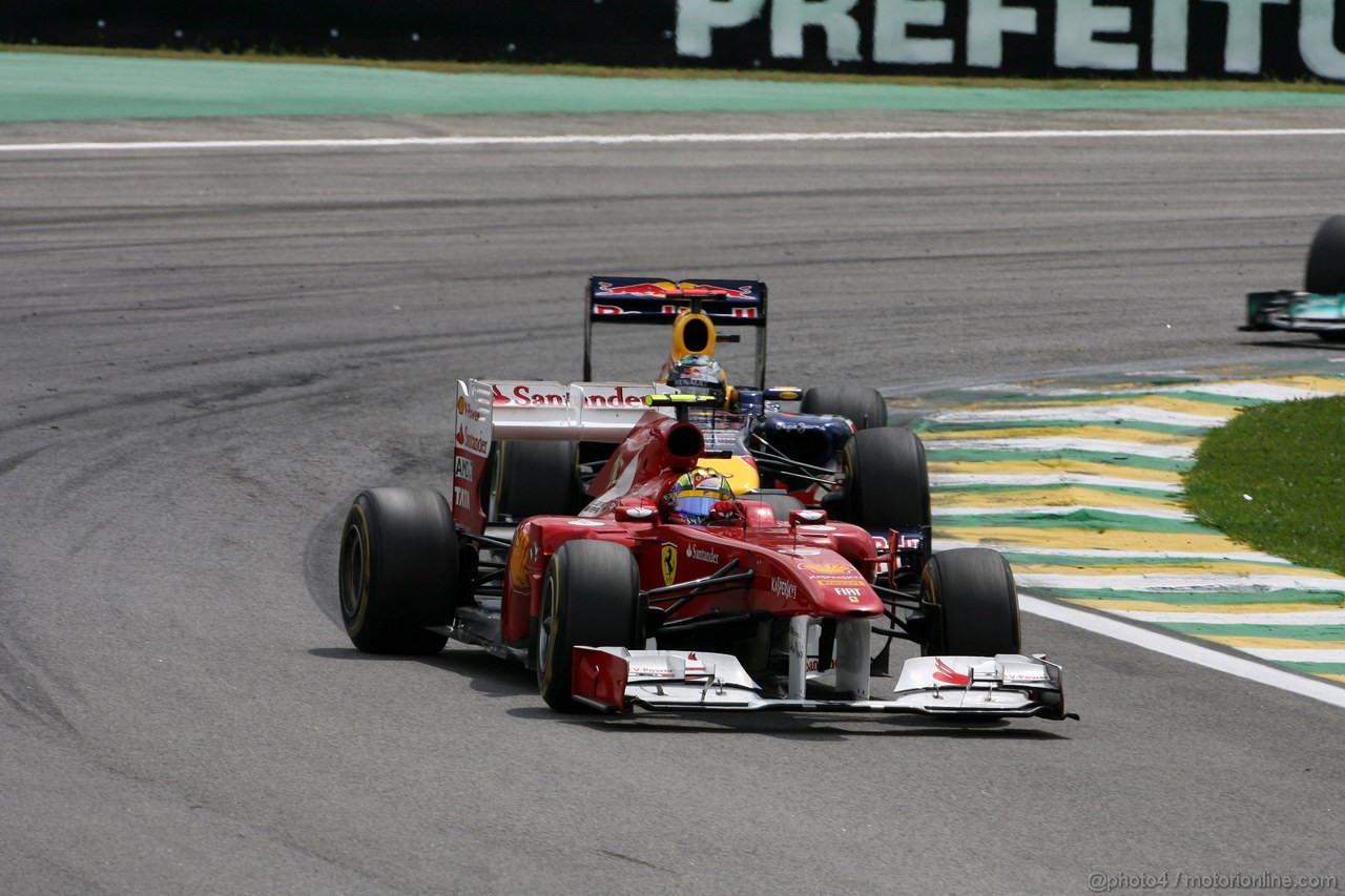 GP BRASILE, 27.11.2011- Gara, Felipe Massa (BRA), Ferrari, F-150 Italia e Sebastian Vettel (GER), Red Bull Racing, RB7 