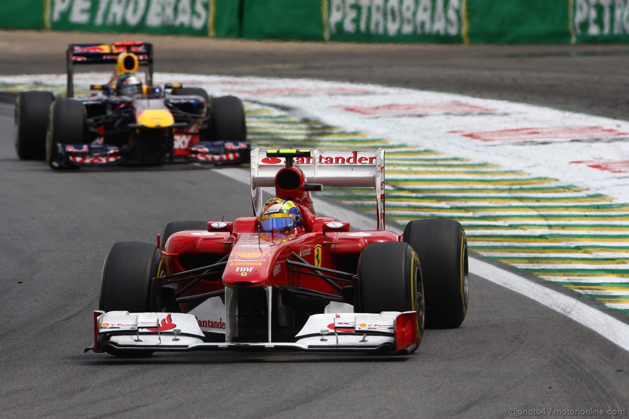 GP BRASILE, 27.11.2011- Gara, Felipe Massa (BRA), Ferrari, F-150 Italia davanti a Sebastian Vettel (GER), Red Bull Racing, RB7 