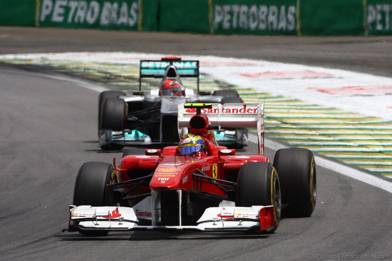 GP BRASILE, 27.11.2011- Gara, Felipe Massa (BRA), Ferrari, F-150 Italia davanti a Michael Schumacher (GER), Mercedes GP Petronas F1 Team, MGP W02 