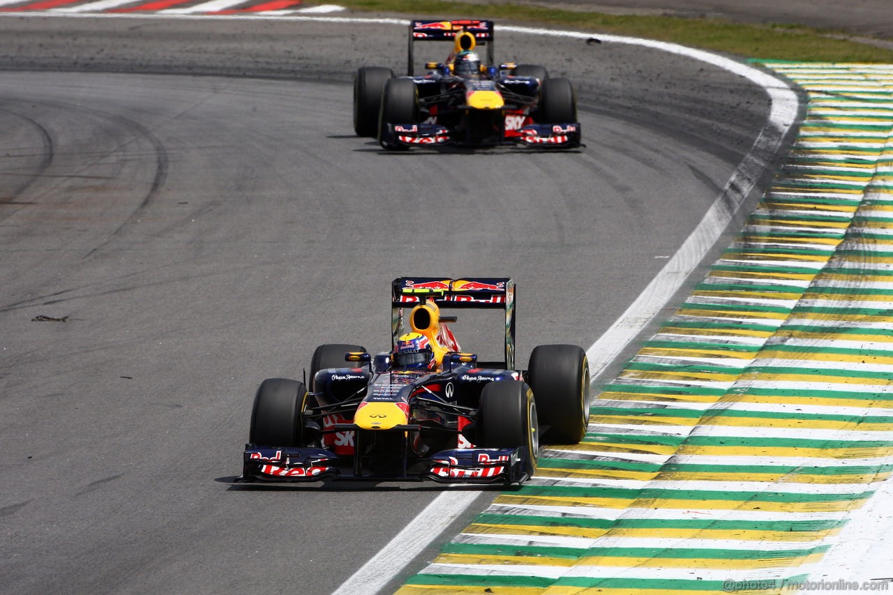 GP BRASILE, 27.11.2011- Gara, Mark Webber (AUS), Red Bull Racing, RB7 e Sebastian Vettel (GER), Red Bull Racing, RB7 