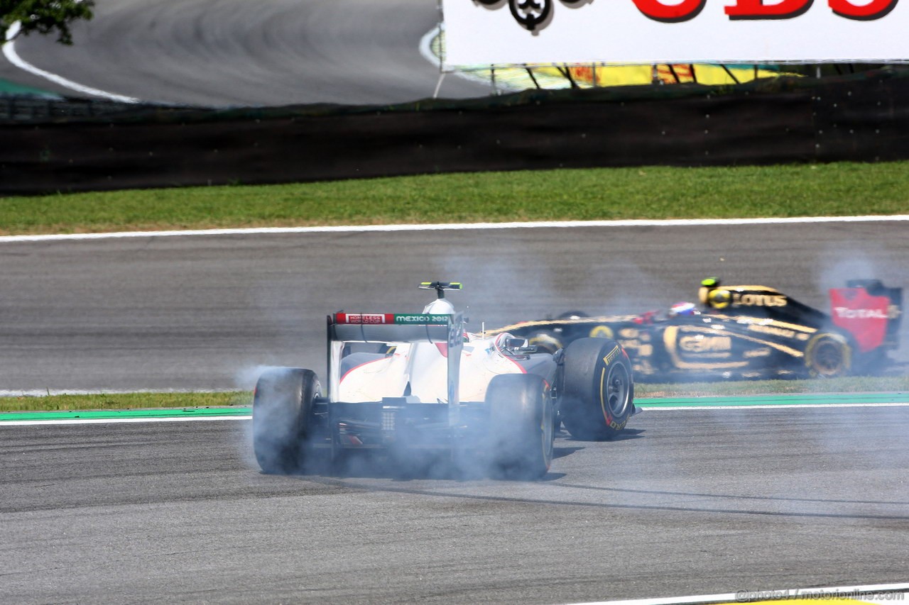 GP BRASILE, 27.11.2011- Gara, Sergio Prez (MEX), Sauber F1 Team C30 spins
