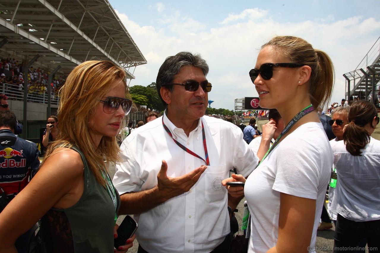 GP BRASILE, 27.11.2011- Gara, Pasquale Lattuneddu (ITA), FOM e girls