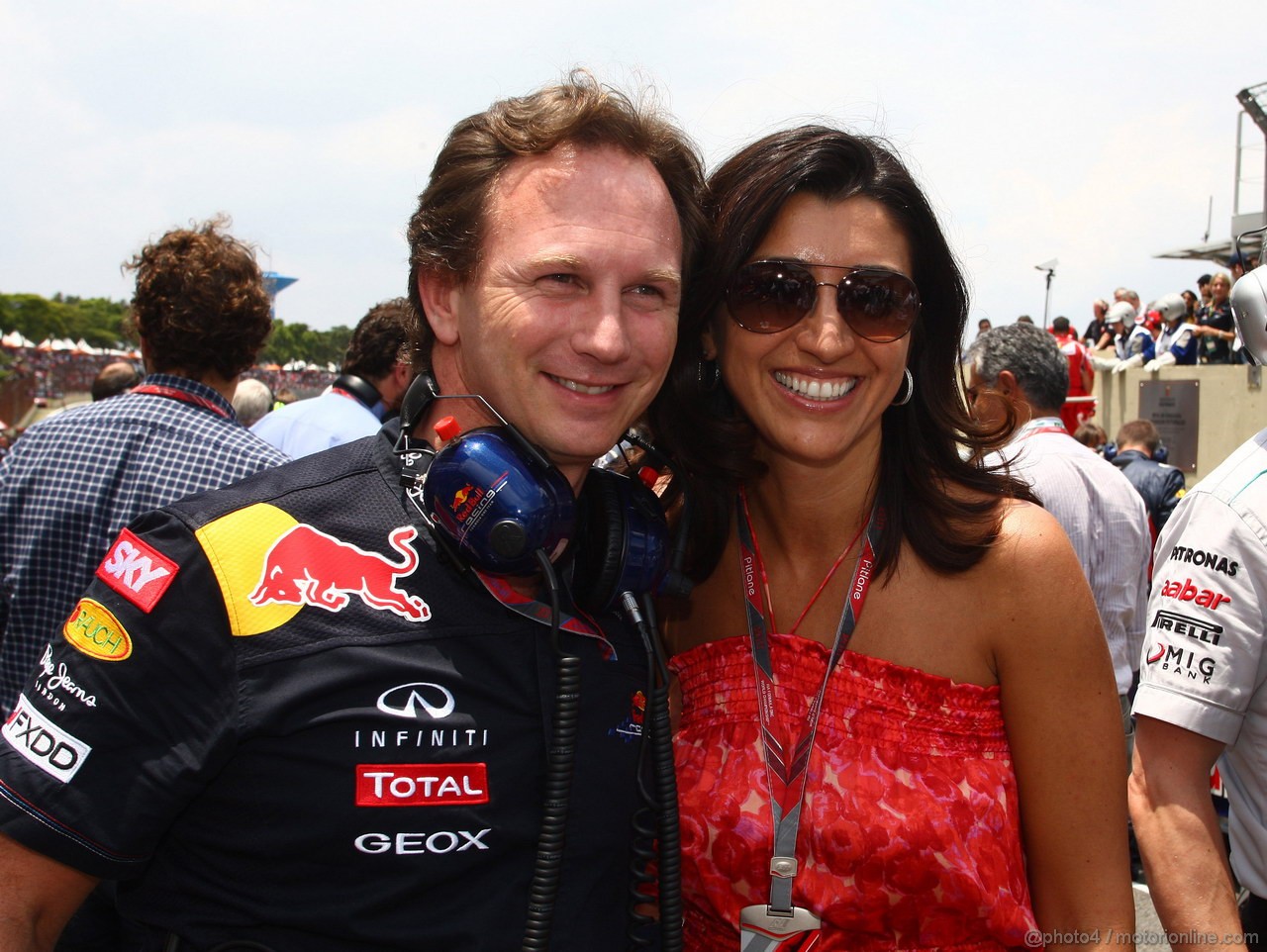GP BRASILE, 27.11.2011- Gara, Christian Horner (GBR), Red Bull Racing, Sporting Director e Fabiana Flosi (BRA), girlfriend of Bernie Ecclestone 
