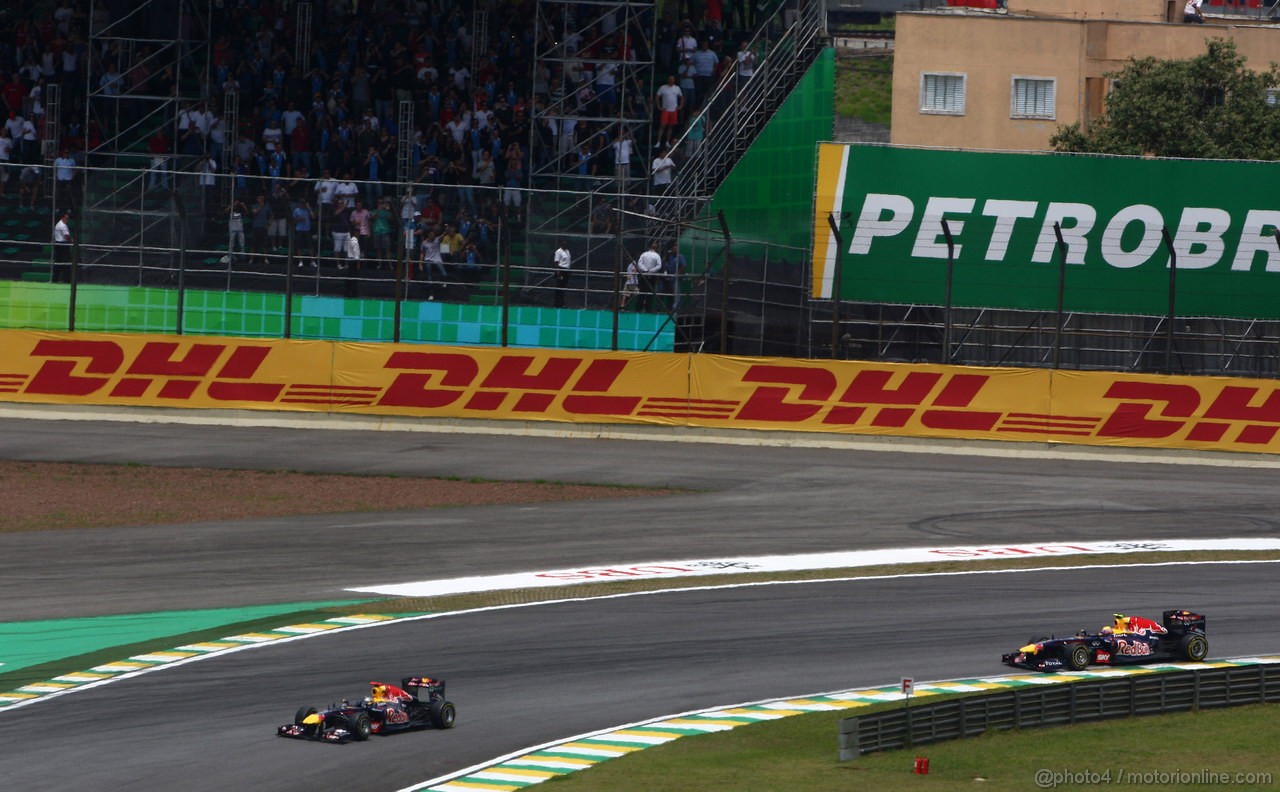 GP BRASILE, 27.11.2011- Gara, Sebastian Vettel (GER), Red Bull Racing, RB7 e Mark Webber (AUS), Red Bull Racing, RB7 