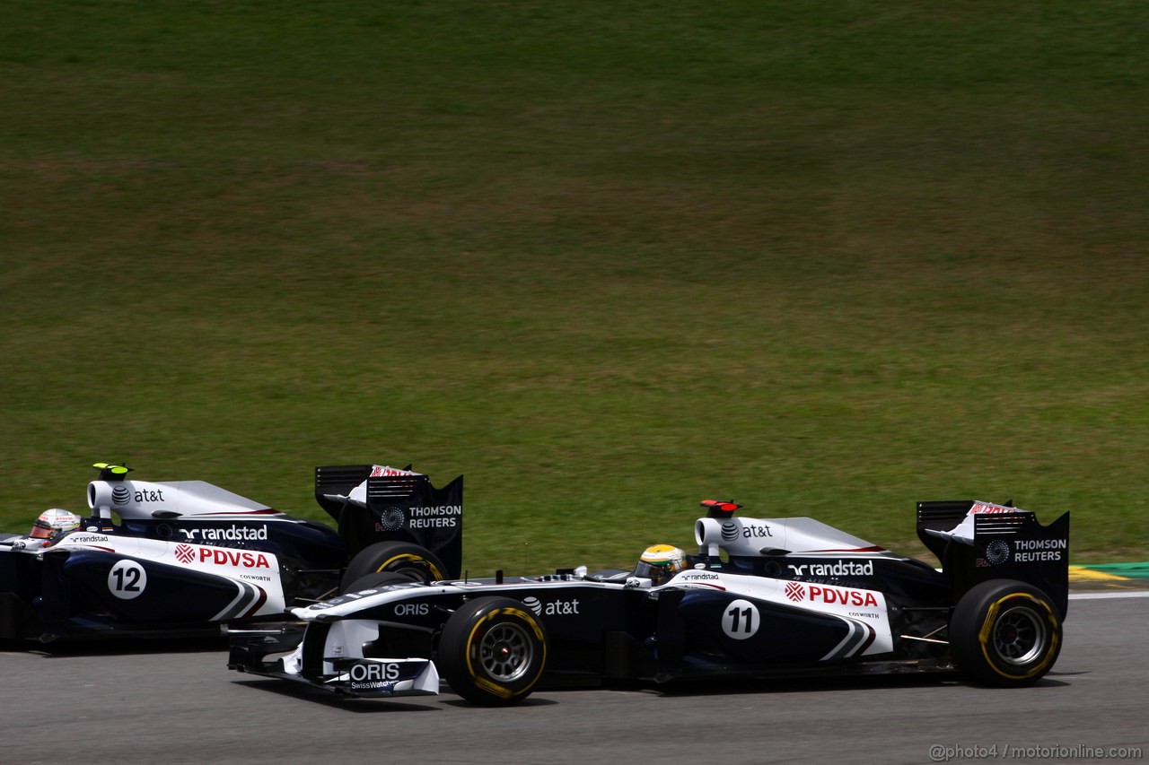 GP BRASILE, 27.11.2011- Gara, Pastor Maldonado (VEN), Williams FW33 e Rubens Barrichello (BRA), Williams FW33 