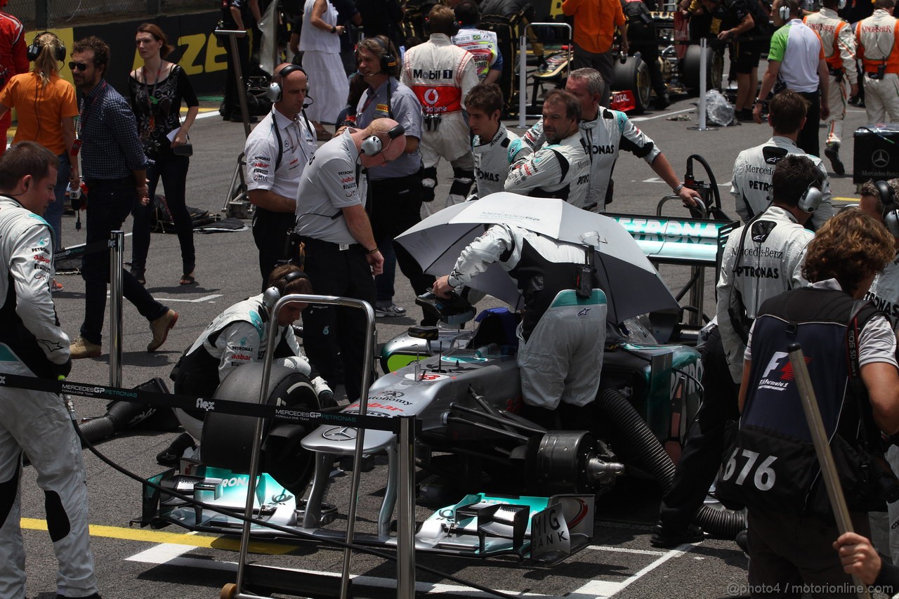 GP BRASILE, 27.11.2011- Gara, Nico Rosberg (GER), Mercedes GP Petronas F1 Team, MGP W02 