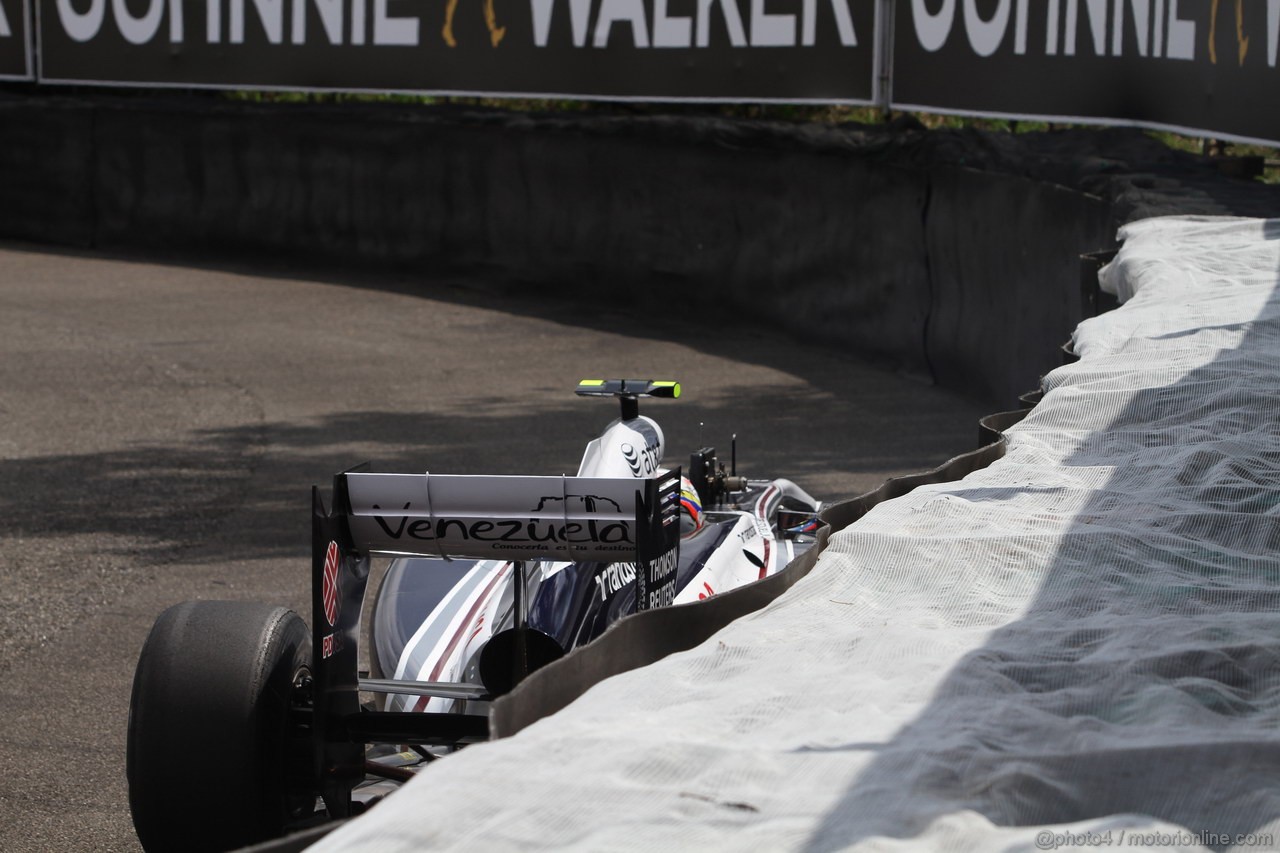 GP BRASILE, 27.11.2011- Gara, Pastor Maldonado (VEN), Williams FW33 retires from the race 