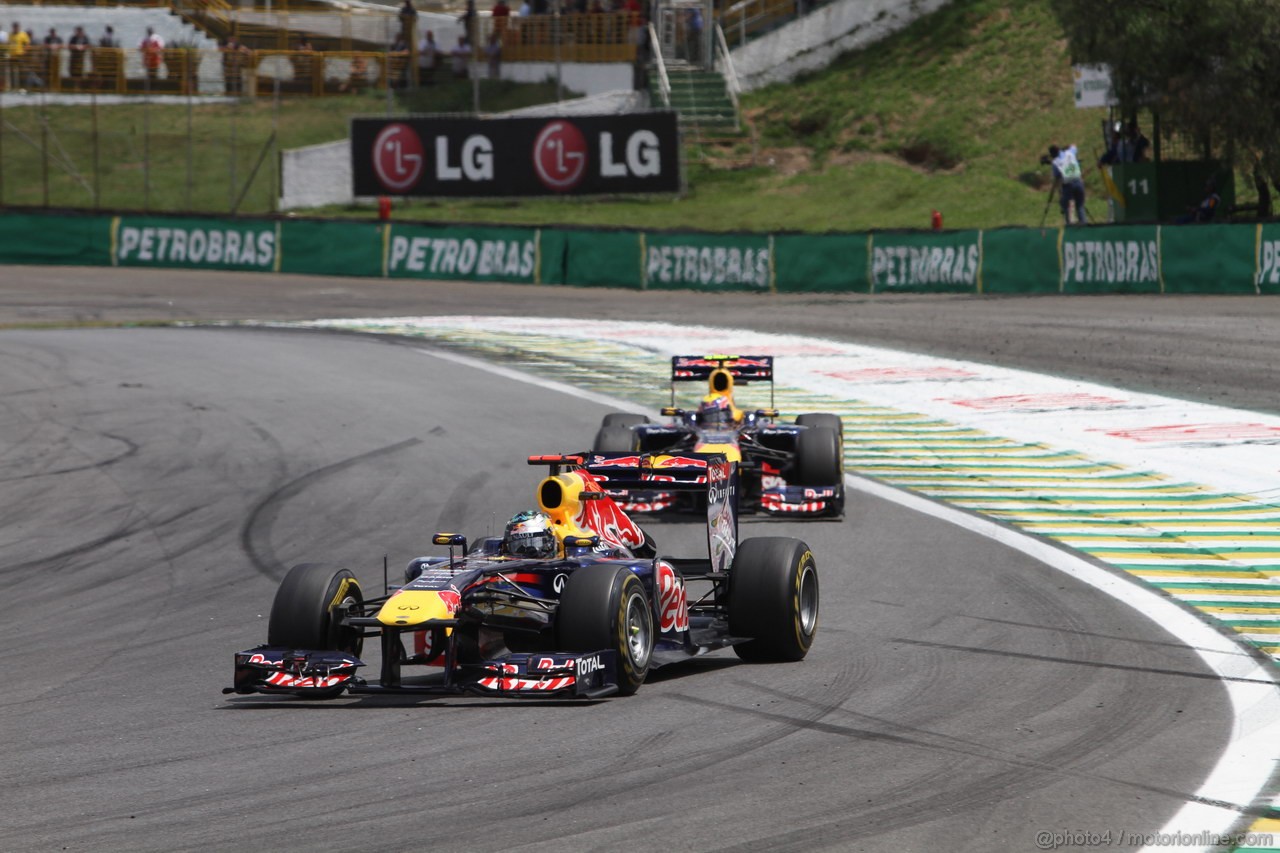 GP BRASILE, 27.11.2011- Gara, Sebastian Vettel (GER), Red Bull Racing, RB7 e Mark Webber (AUS), Red Bull Racing, RB7 