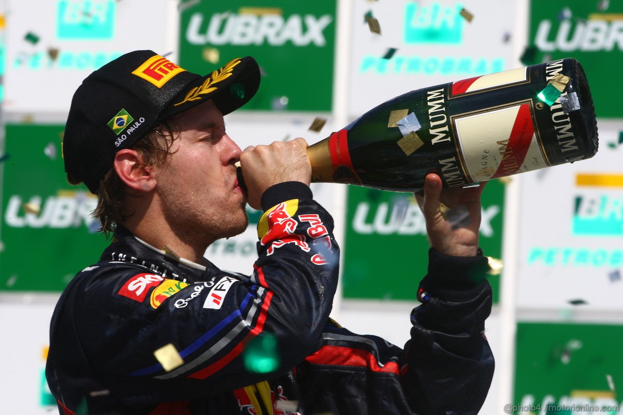 GP BRASILE, 27.11.2011- Gara, Sebastian Vettel (GER), Red Bull Racing, RB7 secondo 