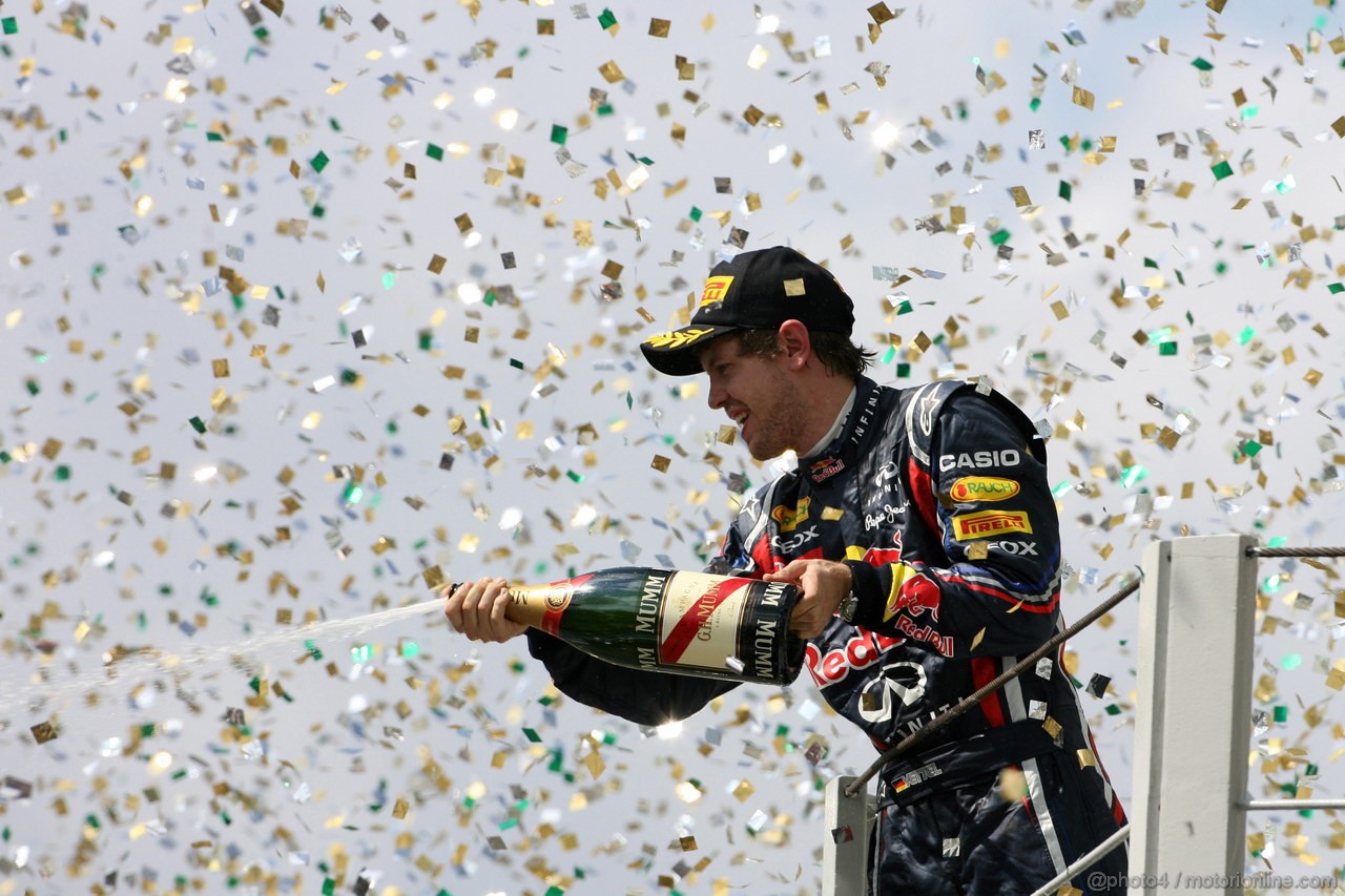 GP BRASILE, 27.11.2011- Gara, Sebastian Vettel (GER), Red Bull Racing, RB7 secondo 