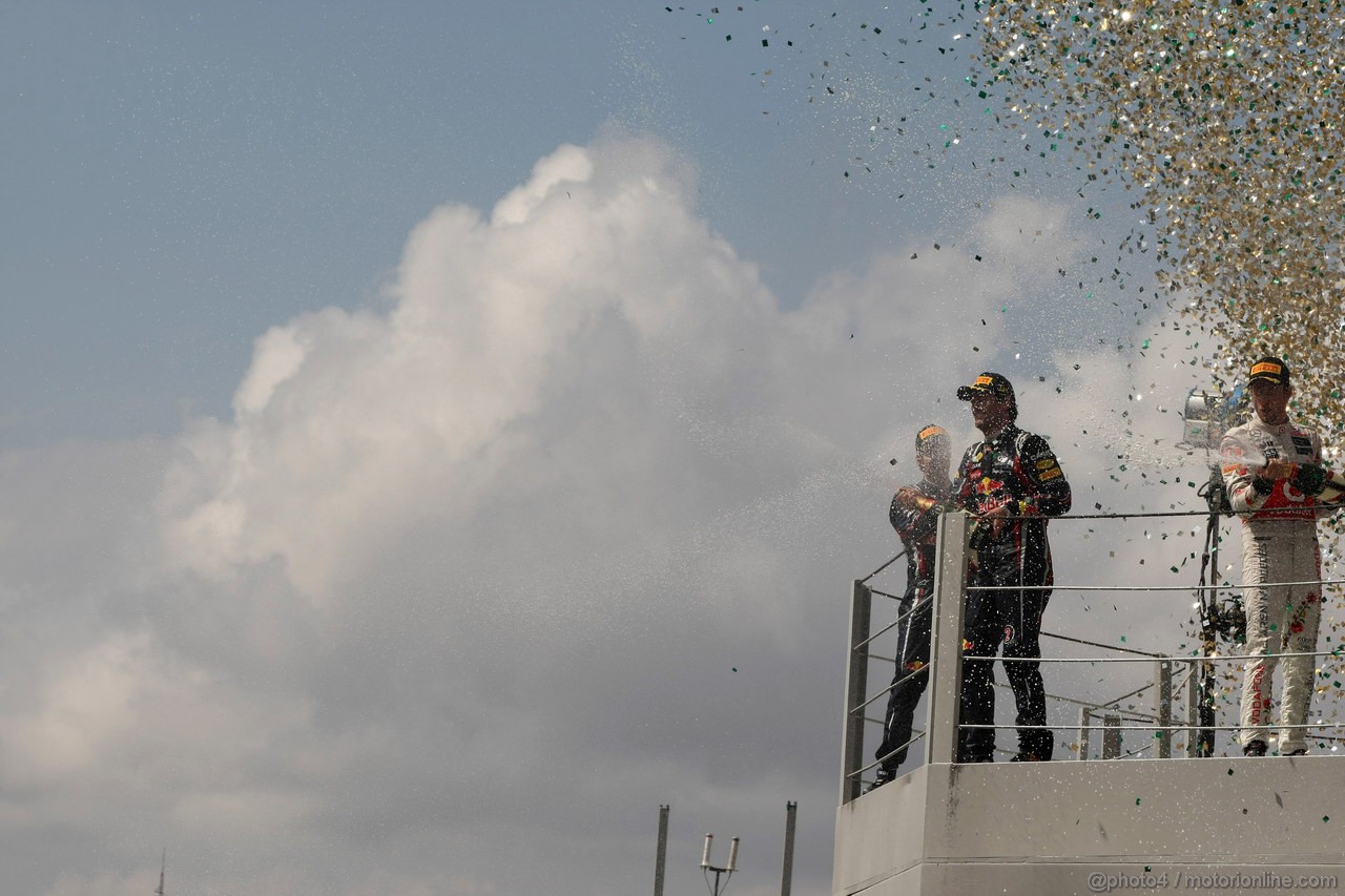 GP BRASILE, 27.11.2011- Gara, Mark Webber (AUS), Red Bull Racing, RB7 vincitore, Sebastian Vettel (GER), Red Bull Racing, RB7 secondo e Jenson Button (GBR), McLaren  Mercedes, MP4-26 terzo 