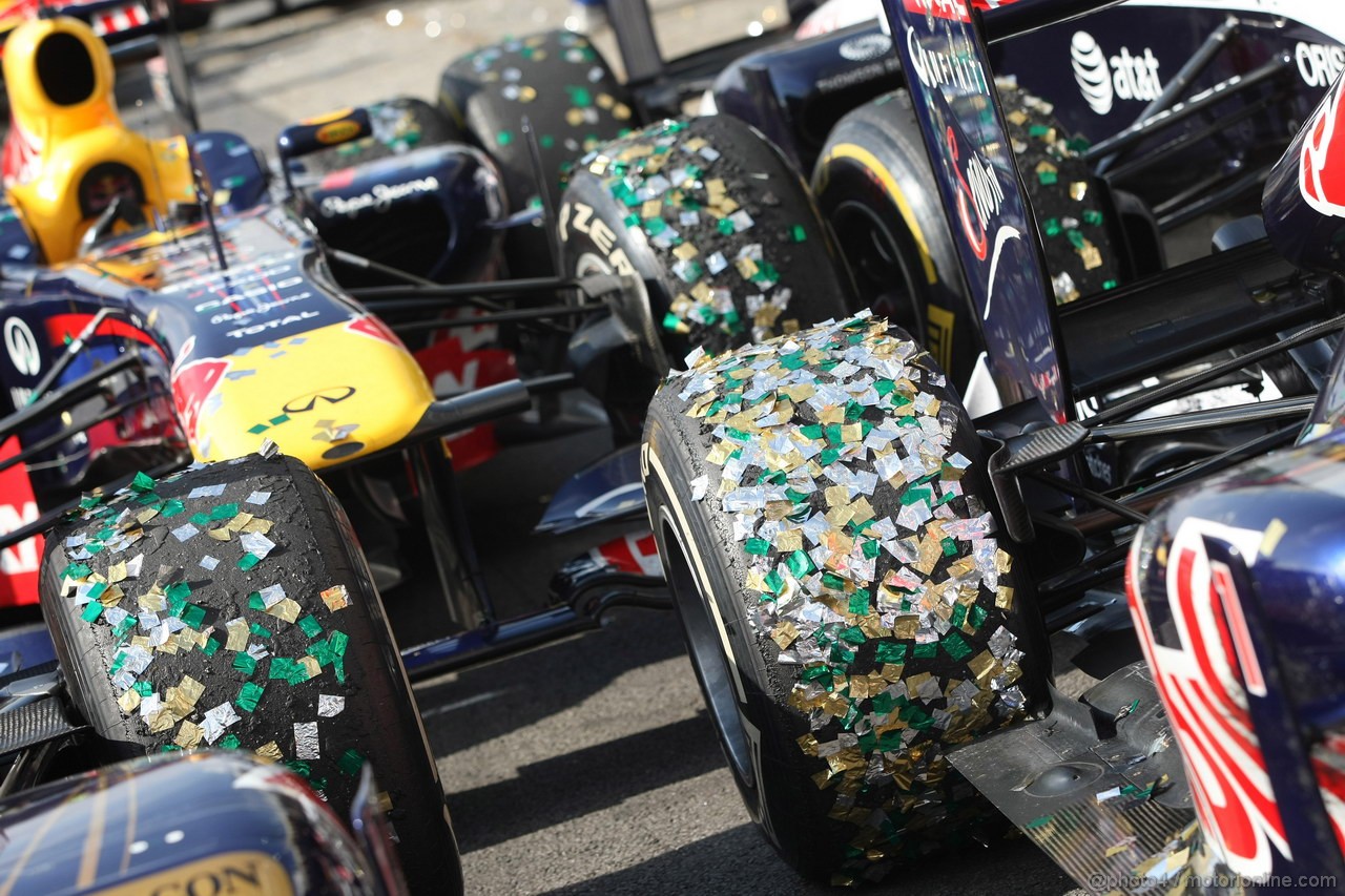 GP BRASILE, 27.11.2011- Gara, Sebastian Vettel (GER), Red Bull Racing, RB7 e Mark Webber (AUS), Red Bull Racing, RB7 