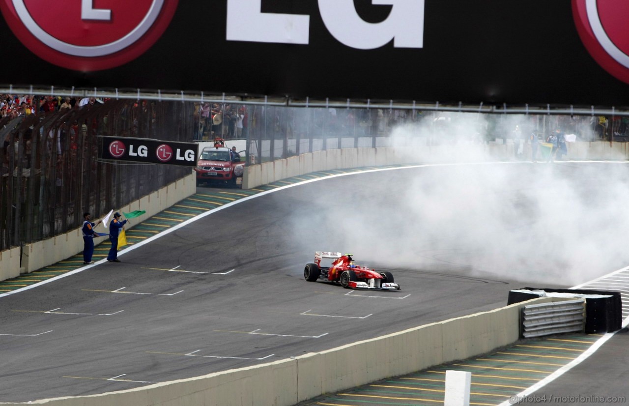 GP BRASILE, 27.11.2011- Gara, Felipe Massa (BRA), Ferrari, F-150 Italia after the race