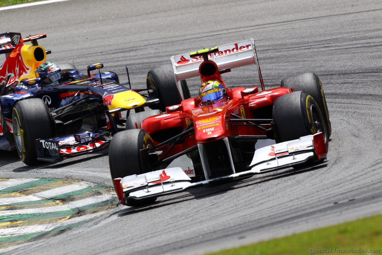 GP BRASILE, 27.11.2011- Gara, Felipe Massa (BRA), Ferrari, F-150 Italia e Sebastian Vettel (GER), Red Bull Racing, RB7 