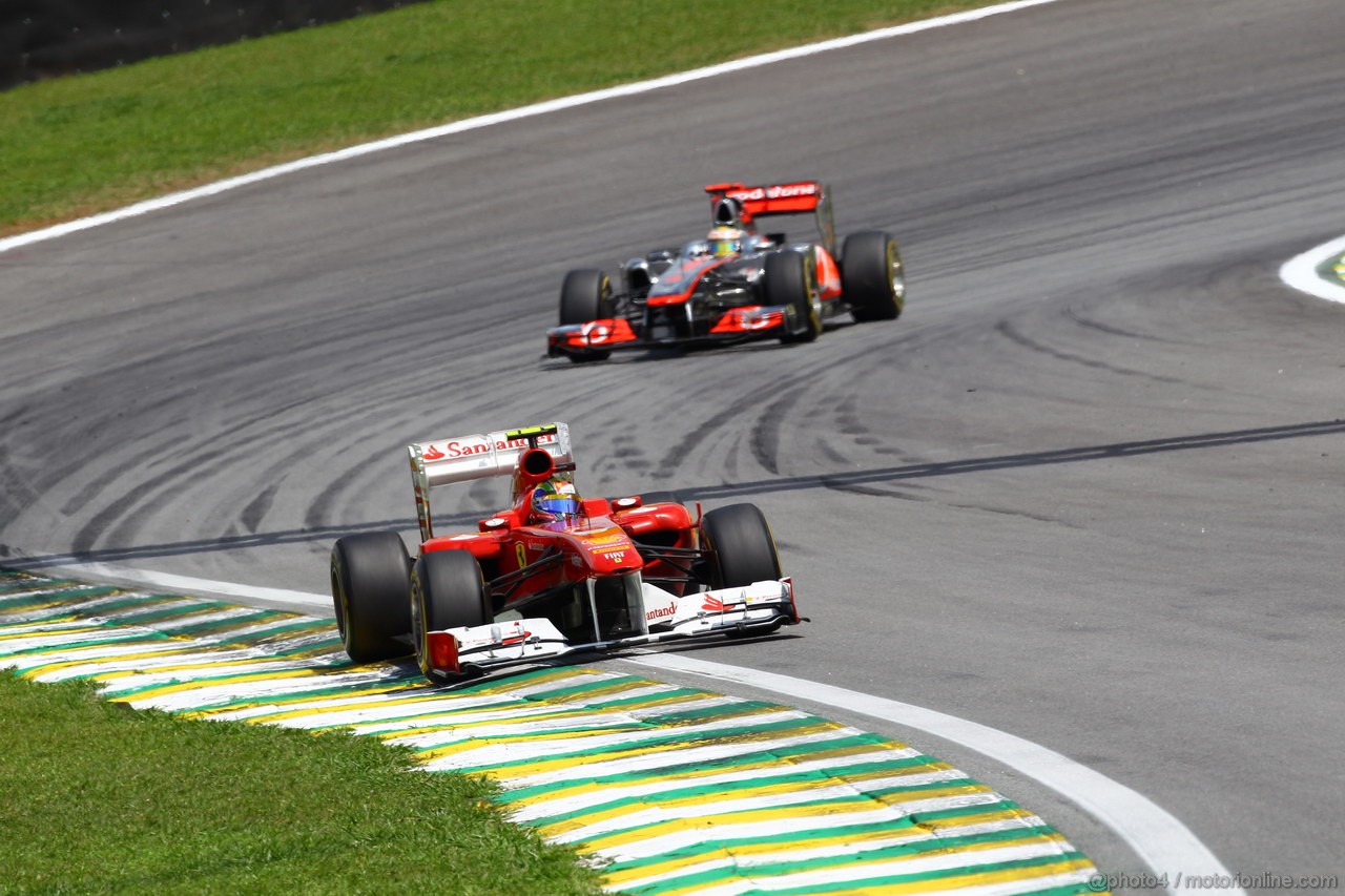GP BRASILE, 27.11.2011- Gara, Felipe Massa (BRA), Ferrari, F-150 Italia e Lewis Hamilton (GBR), McLaren  Mercedes, MP4-26 