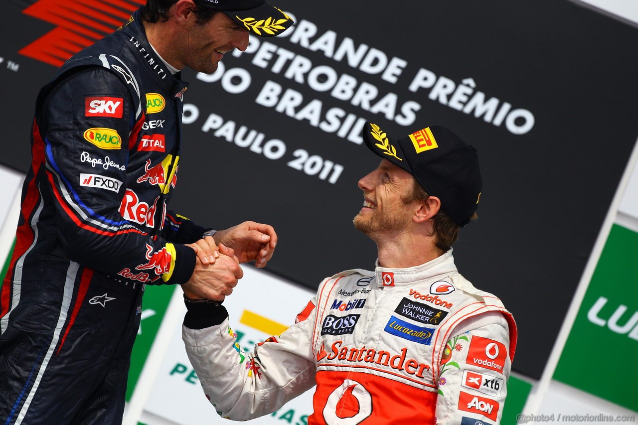 GP BRASILE, 27.11.2011- Gara, Mark Webber (AUS), Red Bull Racing, RB7 vincitore e Jenson Button (GBR), McLaren  Mercedes, MP4-26 terzo 