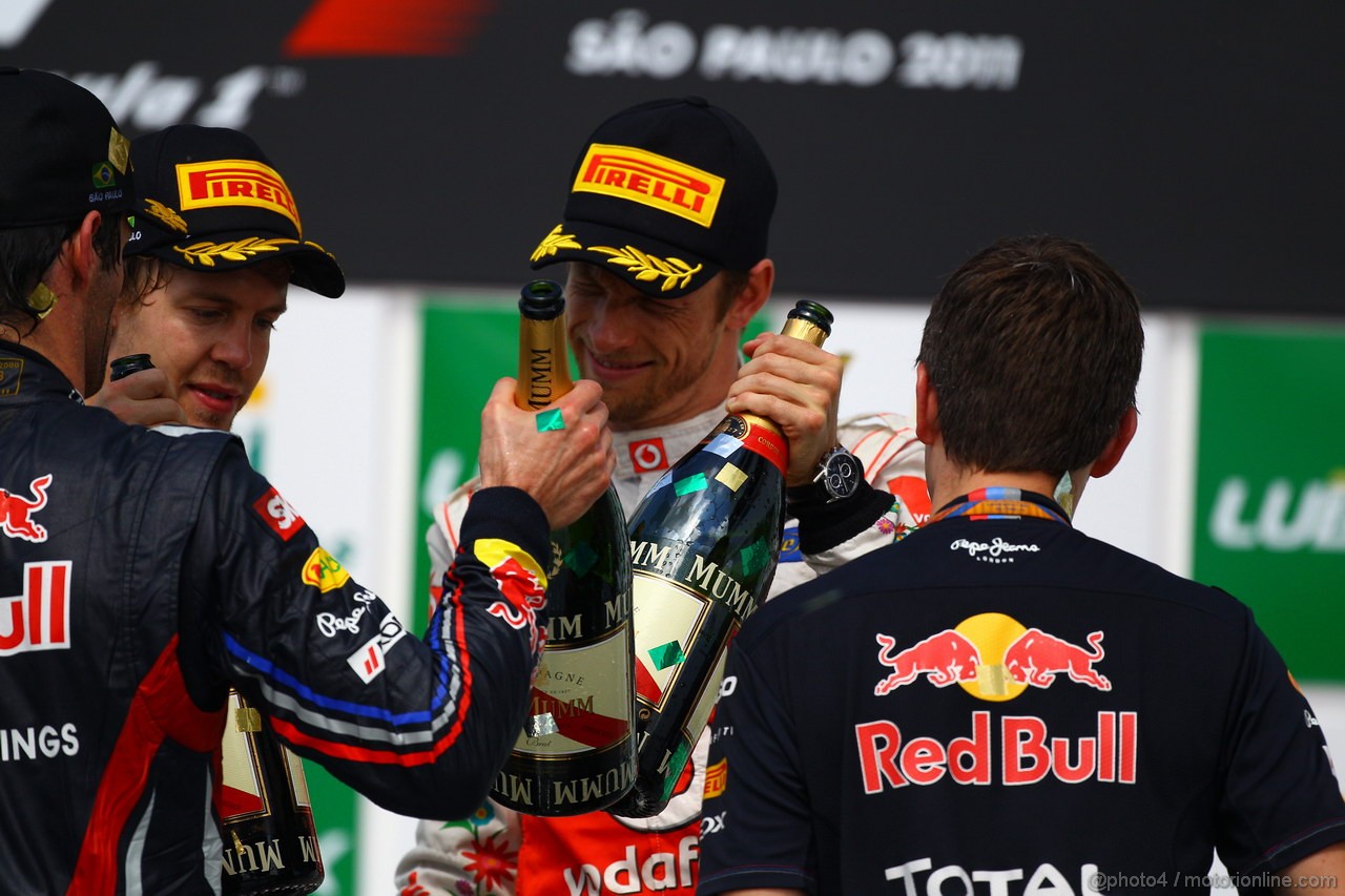 GP BRASILE, 27.11.2011- Gara, Mark Webber (AUS), Red Bull Racing, RB7 vincitore, Sebastian Vettel (GER), Red Bull Racing, RB7 secondo e Jenson Button (GBR), McLaren  Mercedes, MP4-26 terzo 