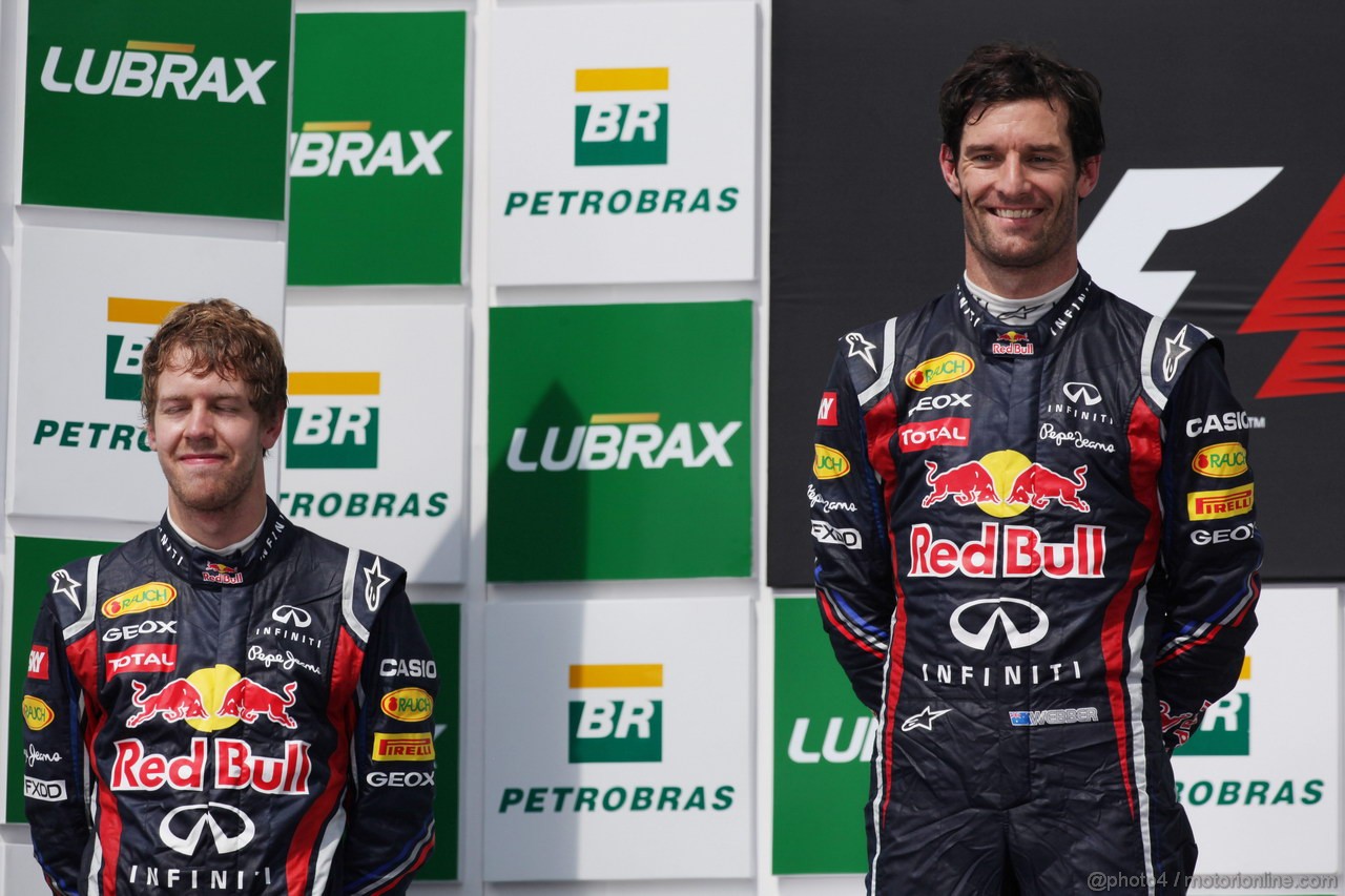GP BRASILE, 27.11.2011- Gara, Sebastian Vettel (GER), Red Bull Racing, RB7 secondo e Mark Webber (AUS), Red Bull Racing, RB7 vincitore 