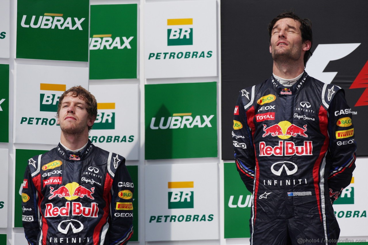GP BRASILE, 27.11.2011- Gara, Sebastian Vettel (GER), Red Bull Racing, RB7 secondo e Mark Webber (AUS), Red Bull Racing, RB7 vincitore 