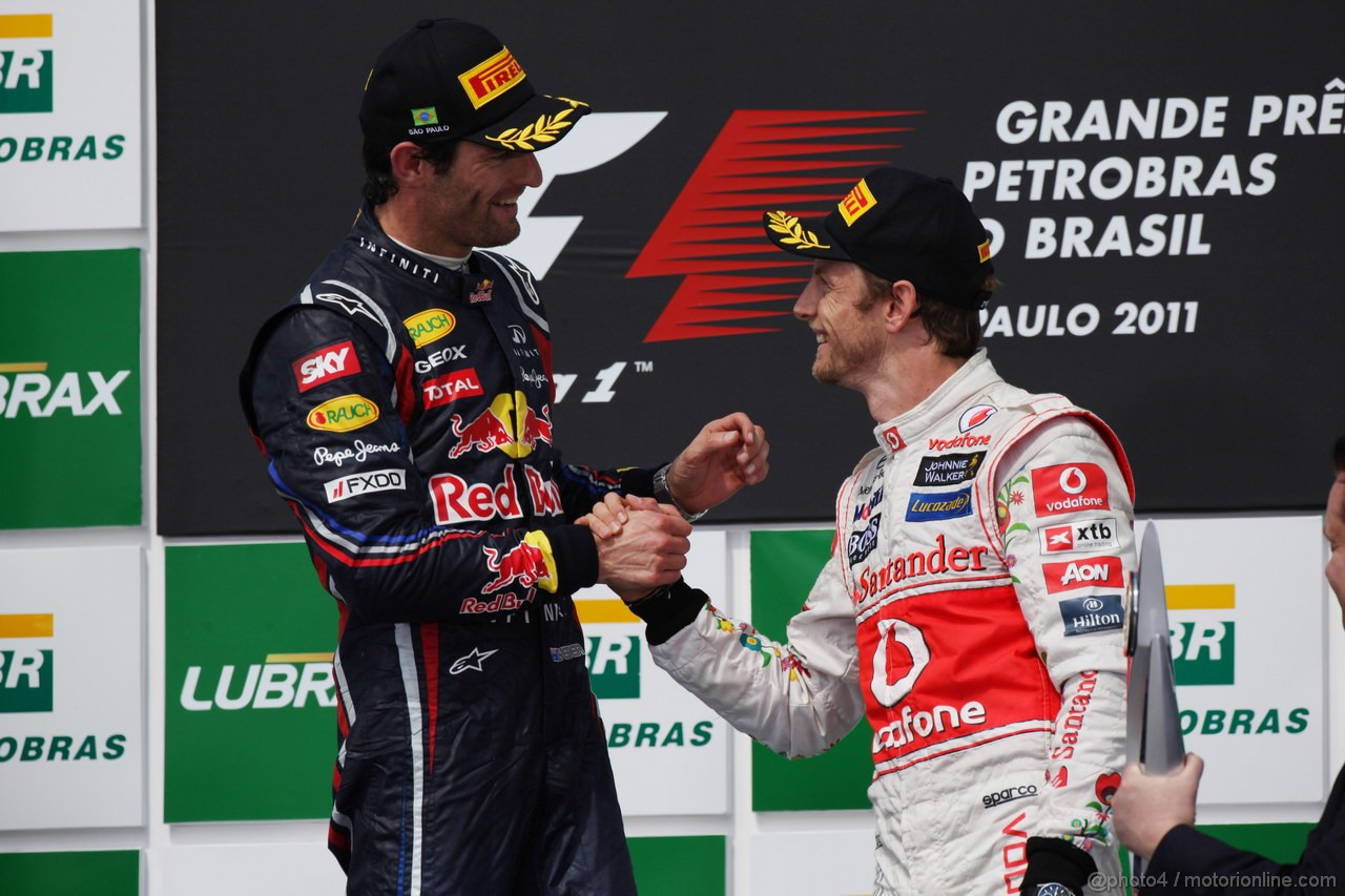 GP BRASILE, 27.11.2011- Gara, Mark Webber (AUS), Red Bull Racing, RB7 vincitore e Jenson Button (GBR), McLaren  Mercedes, MP4-26 terzo 