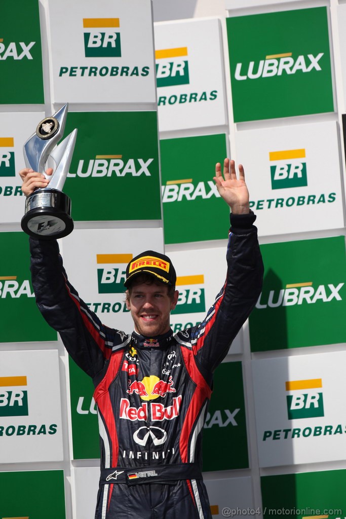 GP BRASILE, 27.11.2011- Gara, Sebastian Vettel (GER), Red Bull Racing, RB7 secondo 