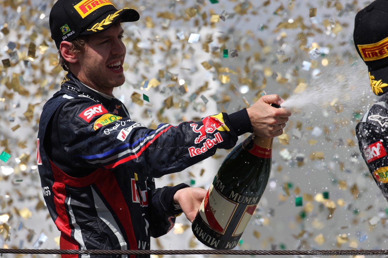 GP BRASILE, 27.11.2011- Gara, Sebastian Vettel (GER), Red Bull Racing, RB7 secondo e Mark Webber (AUS), Red Bull Racing, RB7 vincitore 