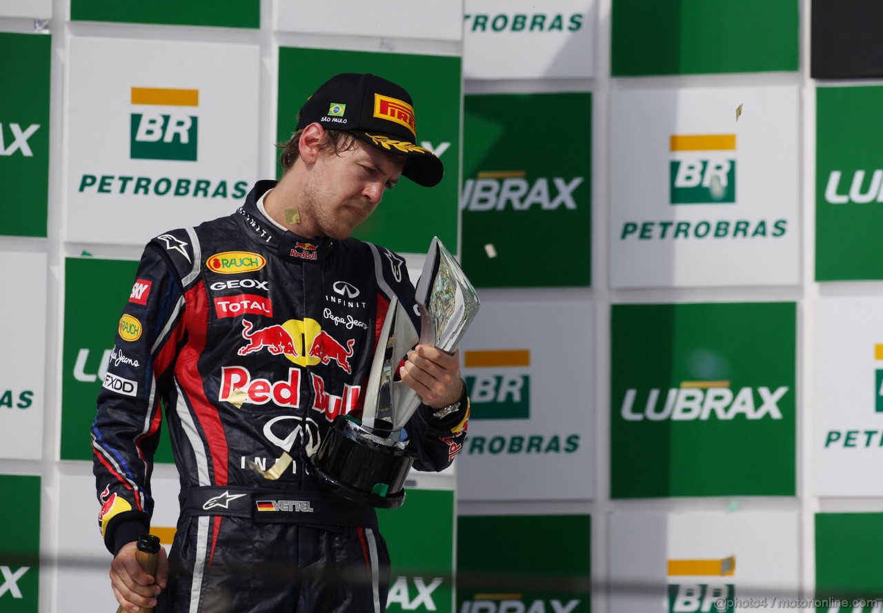 GP BRASILE, 27.11.2011- Gara, Sebastian Vettel (GER), Red Bull Racing, RB7 secondo 